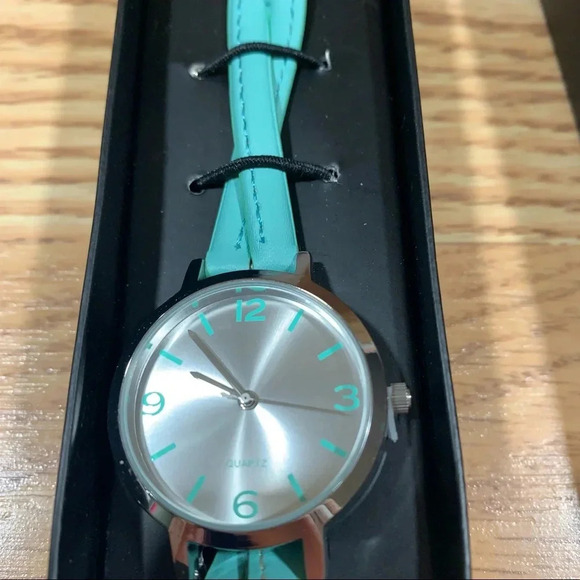 Avon Criss Cross watch, one in mint and one in peach NIB - Picture 2 of 8